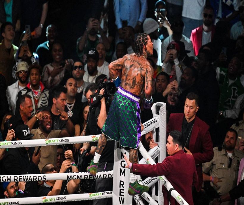 Boxe, Davis batte Garcia nel match dell'anno. McGregor ruba la scena