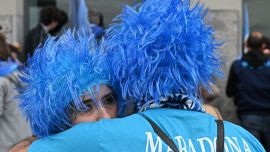 Napoli, la città dalla gioia al silenzio e arrivano le prime notizie di feriti