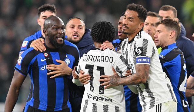 Cuadrado all’Inter, l’ex Juve firma un annuale. Tifosi scatenati: nerazzurri e bianconeri, estate bollente