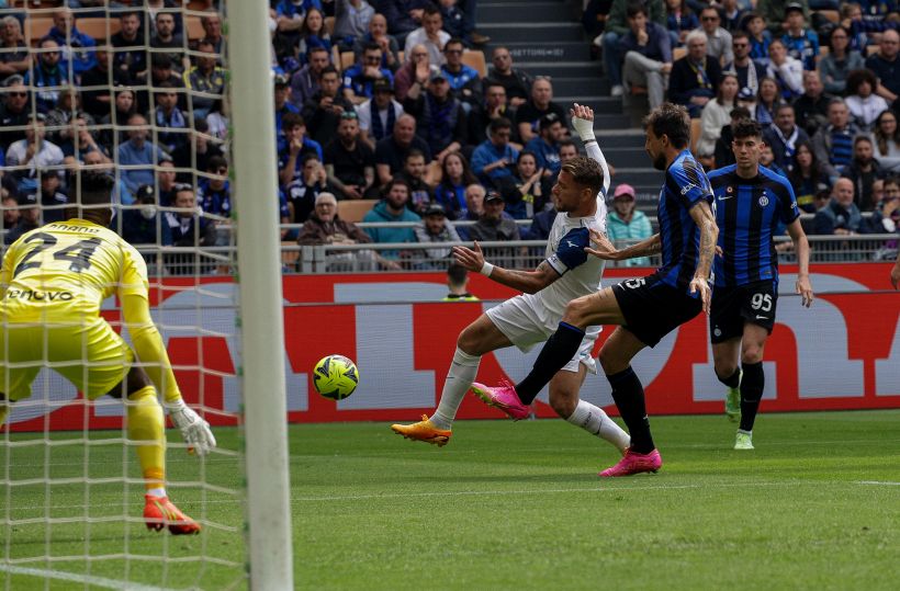 Inter, la tripletta fa esplodere Napoli. Ma i tifosi si scagliano contro Acerbi e Correa