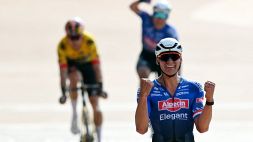 Ciclismo, Parigi-Roubaix 2023: van der Poel nella storia, bravo Ganna