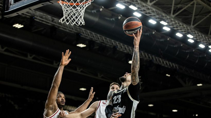 Eurolega, la Virtus Bologna batte l'Olimpia Milano all'ultimo turno