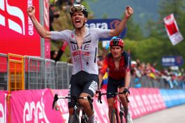 Giro: a Monte Bondone tappa ad Almeida, Thomas nuovo leader