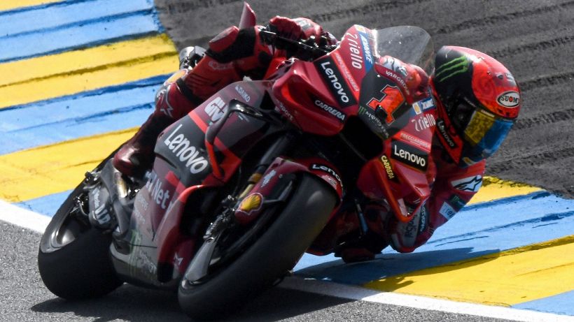 MotoGp, Marquez torna ed è subito polemica con Bagnaia: scintille in pista