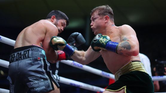 Boxe, Canelo Alvarez batte Ryder nel suo Messico