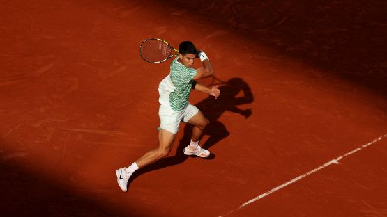 Roland Garros, Alcaraz liquida Cobolli in tre set