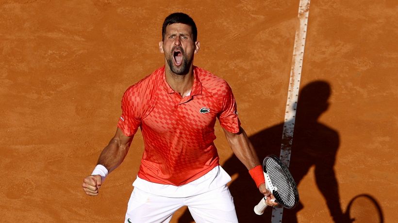 Roma: ok Tsitsipas, Djokovic vince in tre set