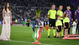 Gaia Gozzi canta l'Inno di Mameli prima di Fiorentina-Inter, finale di Coppa Italia: giallo sui social e critica feroce