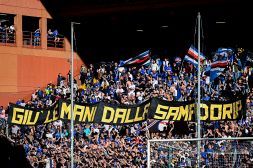 Sampdoria, la squadra si unisce alla contestazione della Curva. La gallery