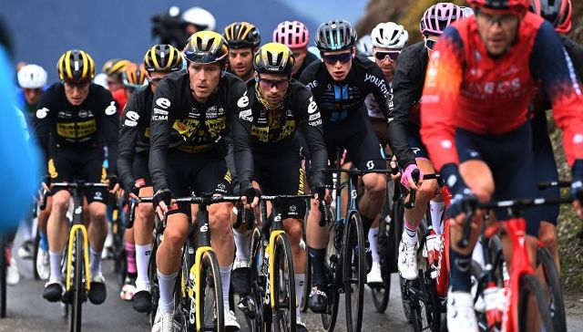 Giro d'Italia, tappa di Crans Montana accorciata: scoppia la polemica
