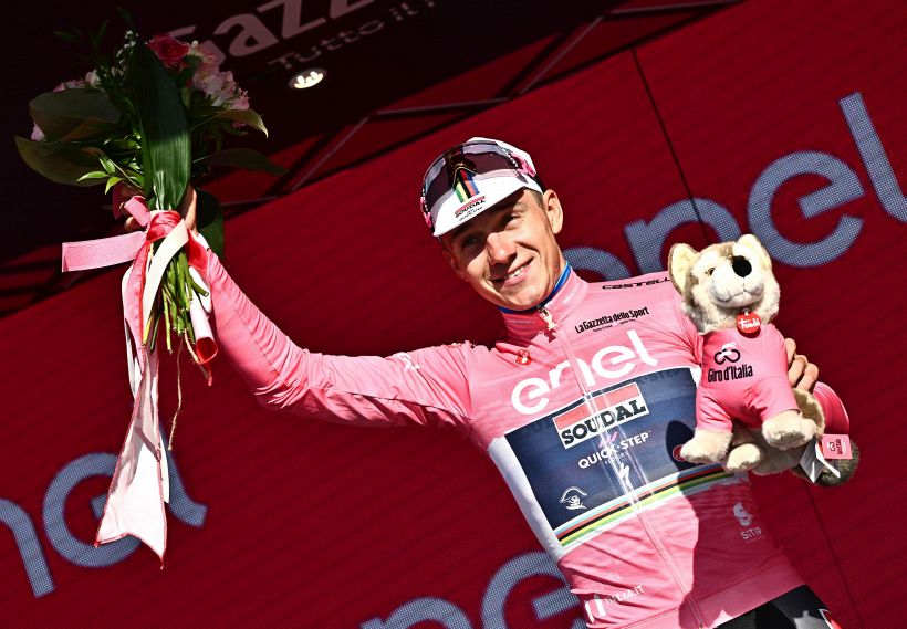 Giro d'Italia 2023: il montepremi. Quanto guadagna la Maglia Rosa, Ciclamino, azzurra. Tutti i premi in palio