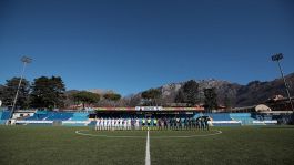 Follia a Lecco, presidente in campo a protestare: come ai Mondiali 1982