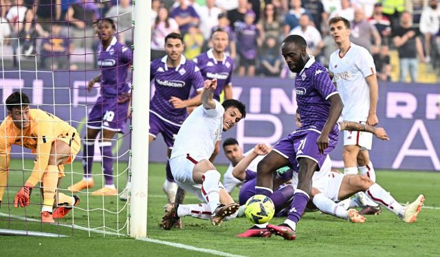 Fiorentina-Roma, moviola: il rigore negato e il gol dubbio di Jovic