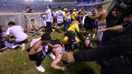 Tragedia in Salvador, calca fuori dallo stadio: 12 morti e 100 feriti