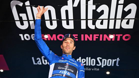 Giro d'Italia, Thibaut Pinot rende onore a Zana