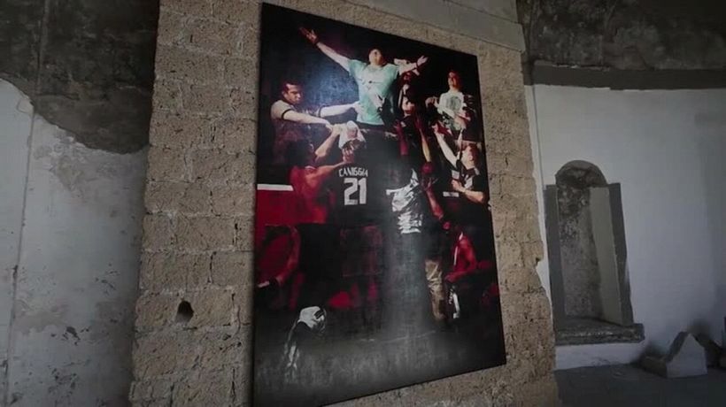 Napoli, nel chiostro di una basilica il quadro di Maradona "santo"