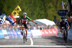 Giro: Zana domina a Val di Zoldo. Thomas ancora in rosa