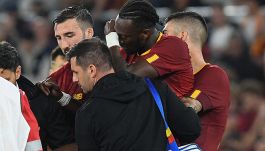 Roma-Spezia, lesione al crociato per Abraham: infortunio choc, lacrime in campo