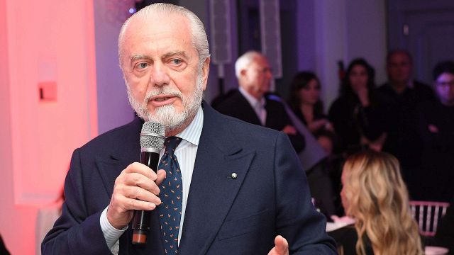 Napoli, De Laurentiis punge l'Italia di Spalletti e Di Lorenzo: "Contro l'Ucraina avete rubato"