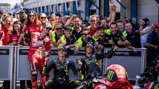 MotoGP, Gp d'Olanda: Bezzecchi pole e record, Bagnaia insegue, disastro Marquez