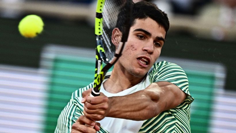 Roland Garros, Alcaraz raggiunge Djokovic in semifinale