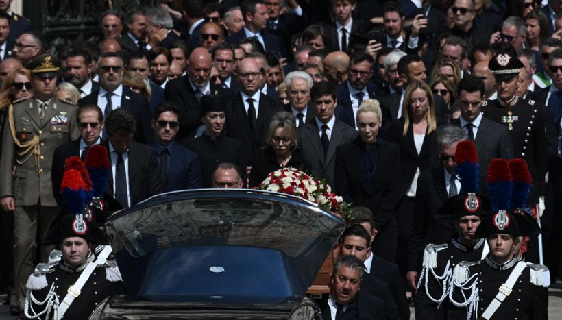 Funerali Berlusconi: feretro rientrato a Villa San Martino. Presente Infantino, tributo di Galliani e gli ex Milan