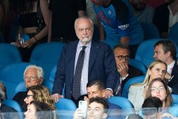 Napoli, De Laurentiis continua il totoallenatore e lancia l’ennesima bordata alla Juve