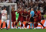 Europa League, Roma beffata: dall'arbitro a Mancini, polemiche e reazioni social