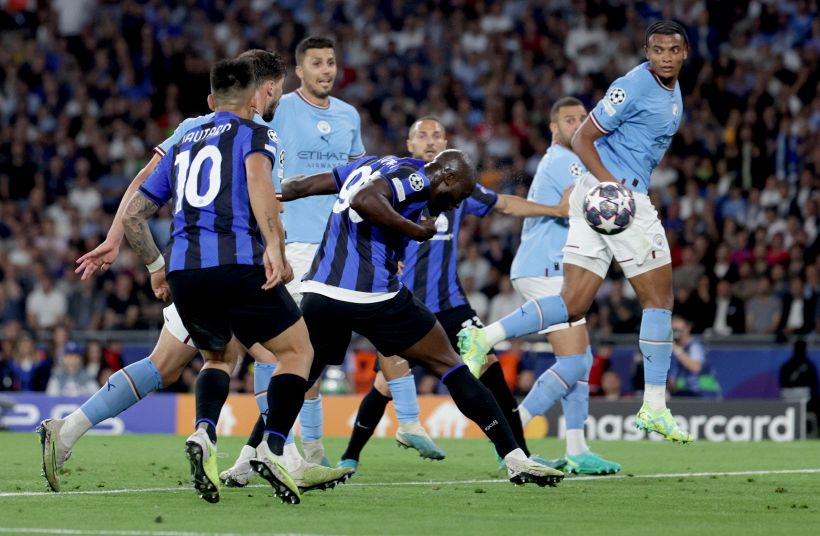 Champions League, l'Inter sconfitta dal City: sul web si scatena la bufera su Lukaku