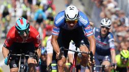 Giro del Belgio, Jakobsen beffa Van der Poel