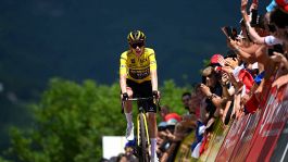 Tour de France 8° tappa: Pedersen brucia Philipsen, Cavendish cade e saluta per sempre la corsa