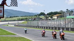 Moto 3, va a Holgado la volata a cinque