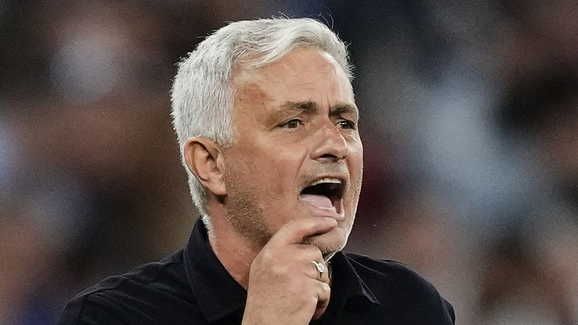 Roma: Mourinho annuncia una novità contro lo Sheriff e prepara lo show in tribuna 