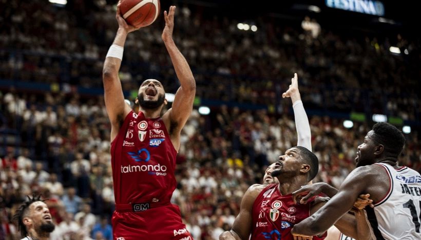 Serie A basket, l'Olimpia Milano batte la Virtus anche in gara-2. Nel finale si scatena una rissa
