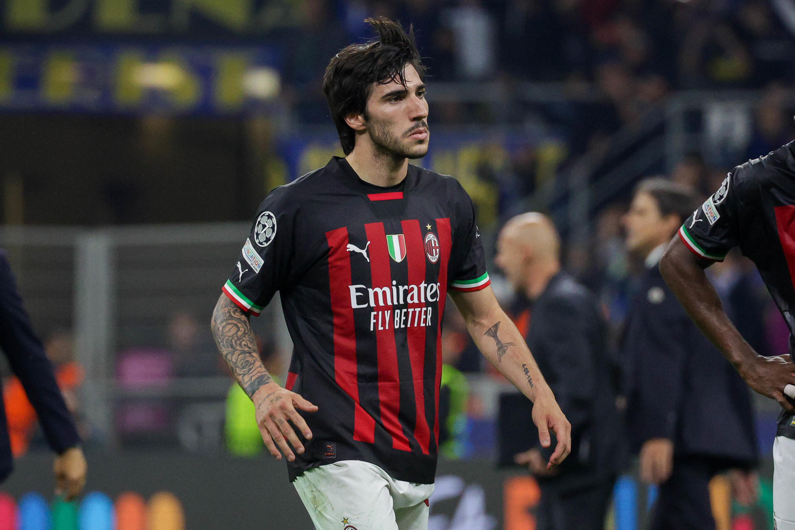 Tonali con la maglia clearance del milan