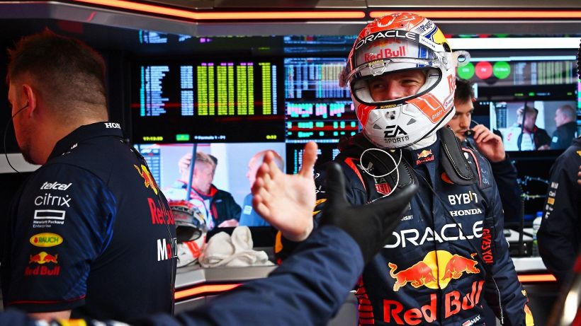 F1, Verstappen se la ride: "Sono olandese, sono abituato a guidare sul bagnato"