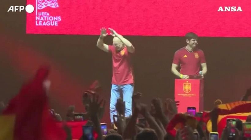 Spagna, la Roja festeggia con i tifosi la vittoria della Nations League