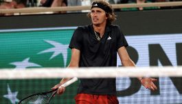 La protesta di Zverev al Roland Garros 2023: il regolamento gli impedisce di somministrarsi insulina per il diabete di tipo 1