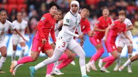 Mondiali femminili, Nouhaila Benzina in campo col velo e il Marocco vince. La gallery