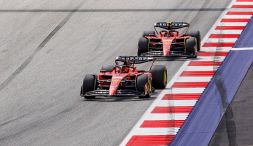 F1, team radio Ferrari: tensione Sainz per ordini di scuderia e strategia. E Wolff zittisce Hamilton