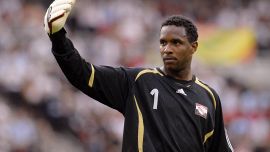 Hislop perde i sensi prima di Milan-Real: l'ex West Ham sviene in diretta tv