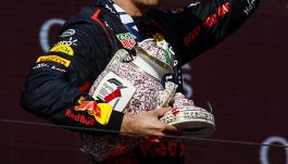 F1, GP Ungheria: Norris distrugge il trofeo di Verstappen, battuta tagliente alla McLaren