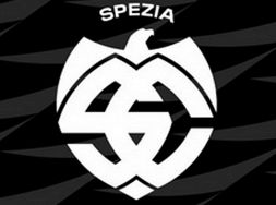 Lo Spezia e il simbolo della discordia, bufera sul web: sembra neonazista