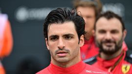 F1, Ferrari: Carlos Sainz ora è un problema. Esplodono le tensioni con Leclerc e il team
