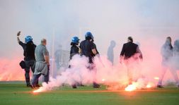 Brescia-Cosenza, maxi-Daspo della Questura per gli scontri dopo la gara playout