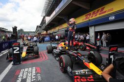 F1 GP Belgio, bufera web sull'incidente tra Sainz e Piastri. E tiene banco un sospetto su Verstappen