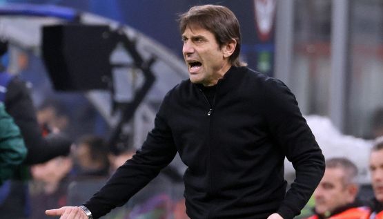 La Juventus fa gli auguri ad Antonio Conte ma i tifosi bianconeri non ci stanno