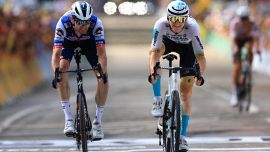 Tour de France 19° tappa: vince Mohoric dedica a Gino Mader. Trentin e Bettiol, rimpianto finale