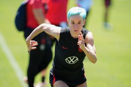 Megan Rapinoe si ritira dal calcio: sportiva, donna, icona. Cinque cose da sapere (non c'entra il palmares)