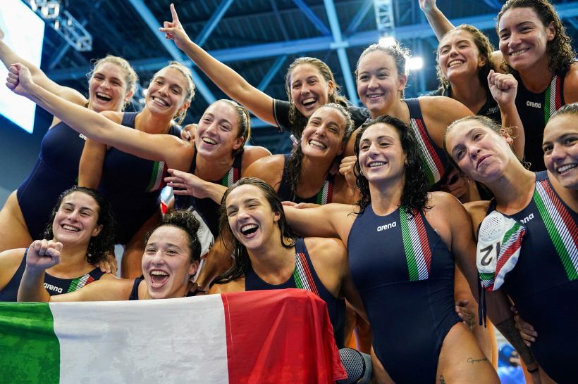 Mondiali Nuoto 2023: l'Italia 4x200 sl quinta. Deplano in finale! Setterosa di bronzo